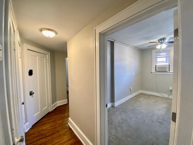 Building Photo - 1029 Dana Apts