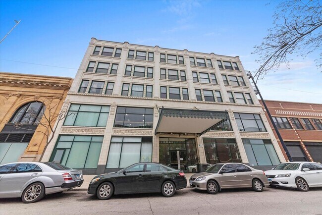 Primary Photo - 4715 N Racine Ave