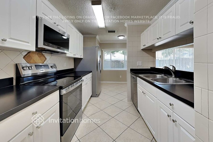 Building Photo - 1410 High Knoll Dr