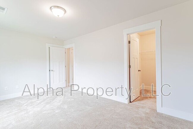 Building Photo - 211 Green River Way