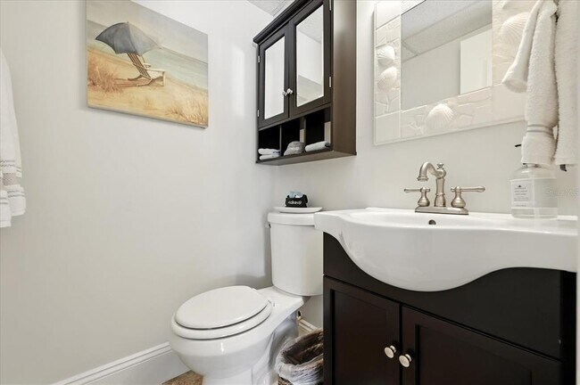 Building Photo - 235 10th Ave NE