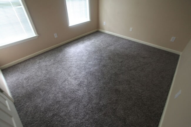 Building Photo - 3 Bedroom/ 2 Bathroom Home!