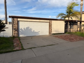 Building Photo - 9076 Walker Ct