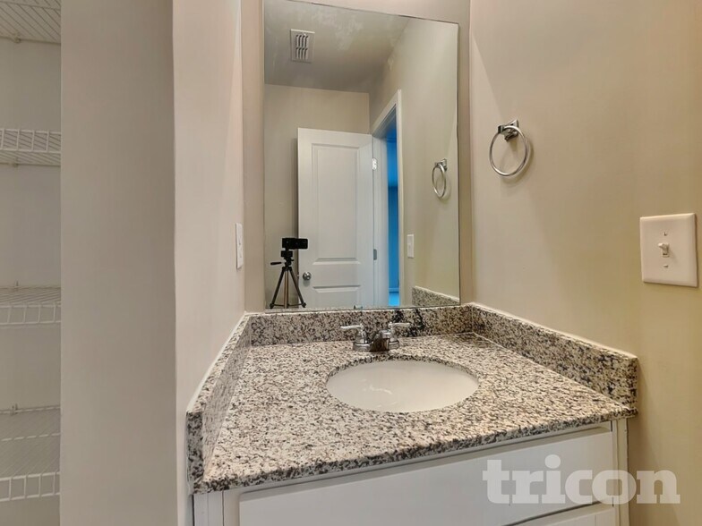 Building Photo - 357 Indian River Dr