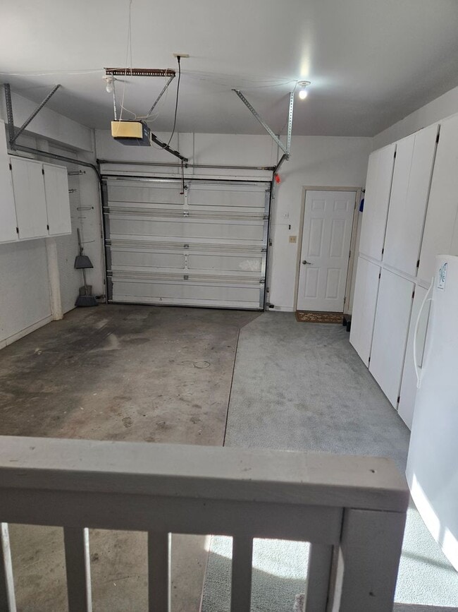 Building Photo - Three Bedroom Home - Single Car Attached Garage - in Townsend!