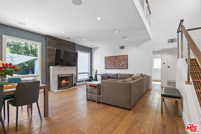 Building Photo - 4312 Mentone Ave