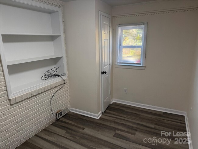 Building Photo - 4132 Blenhein Rd