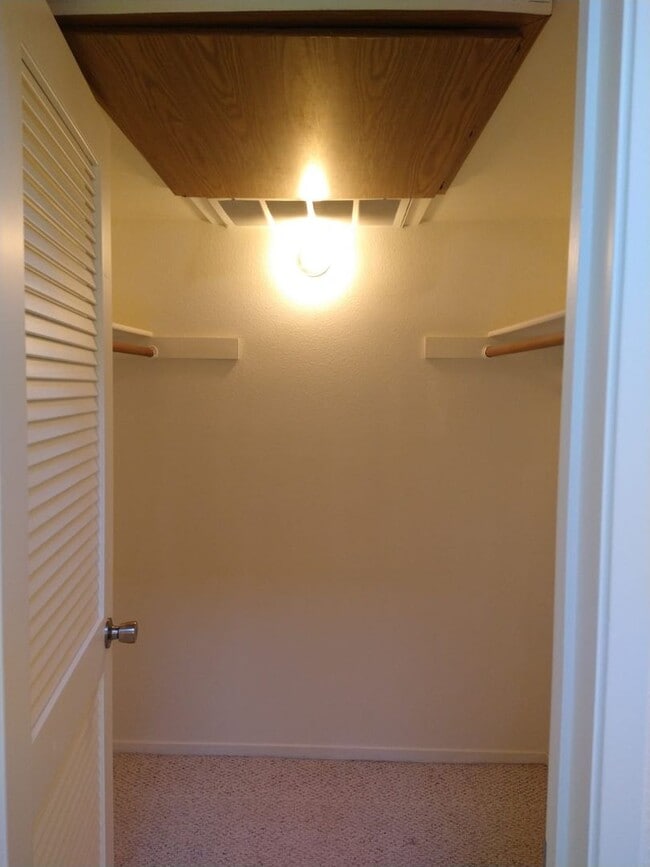 Building Photo - Davis Townhouse