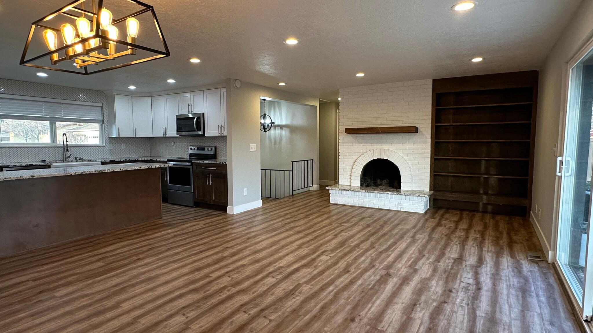 Building Photo - 894 E 840 N