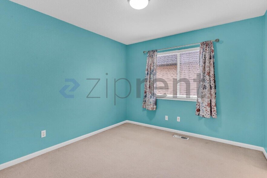 Building Photo - 17711 SE 14th St