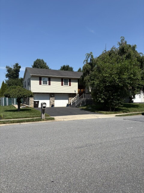 Building Photo - "Charming 4-Bedroom Lancaster Home with Granite Kitchen & Finished Basement Oasis!"