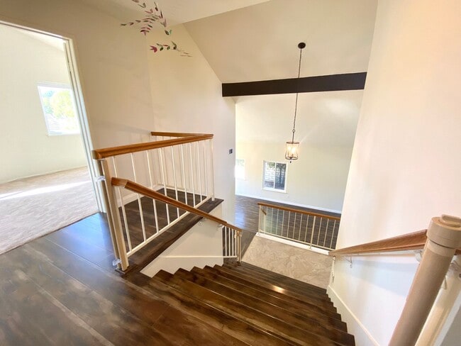 Building Photo - Gorgeous 3 bed 3 bath home in Thousand Oaks - First Time Rental!