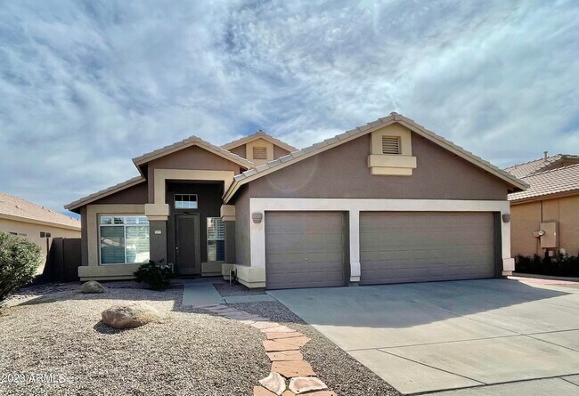 Primary Photo - 4939 W Erie St