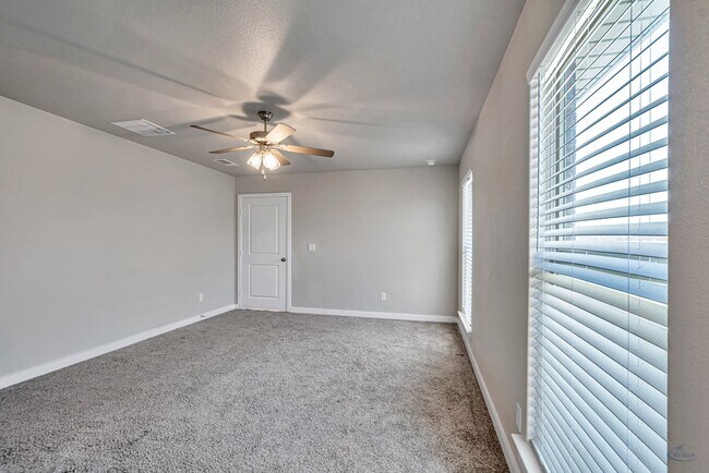 Building Photo - 1303 Red Cliff Ave