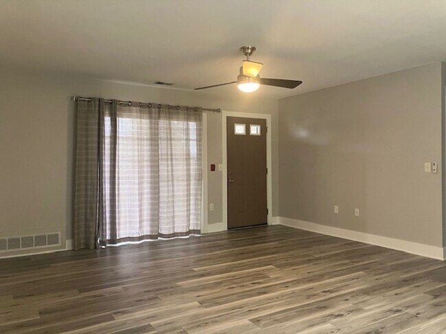 Building Photo - Behrell Condo