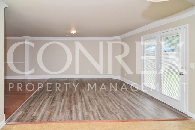 Building Photo - Spacious Two Story Home