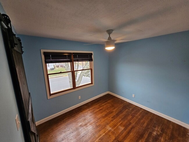 Building Photo - 621 William St