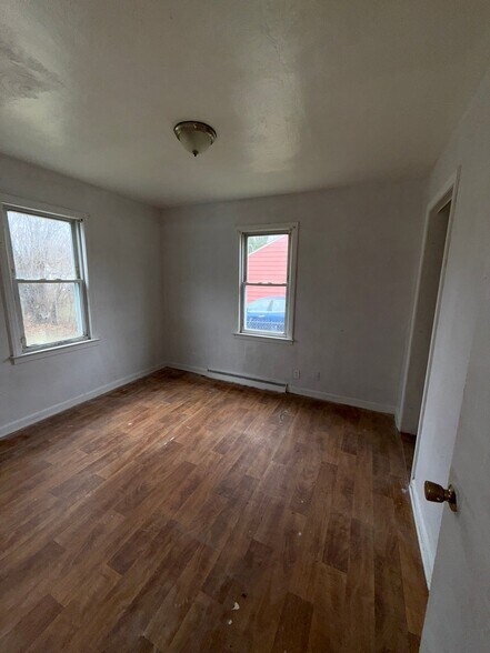 Building Photo - 246 E York Ave