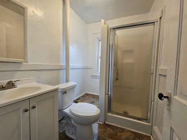 Building Photo - SW 4 bedroom 2 bath with fenced yard