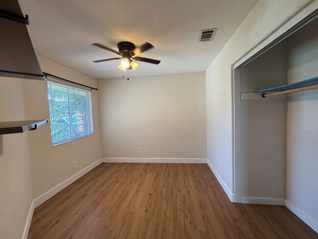 Building Photo - 374 Aaron Cir