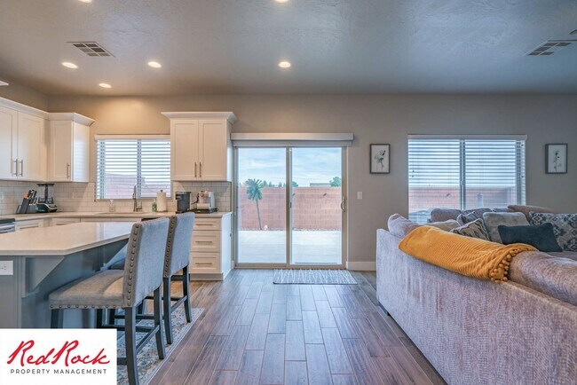 Building Photo - Beautiful townhome in desirable neighborho...