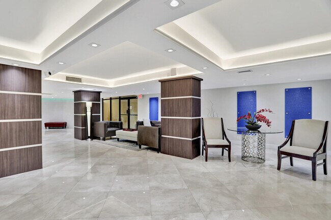 Building Photo - 1167 Hillsboro Mile