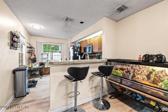 Building Photo - 9545 Glenn Abbey Way