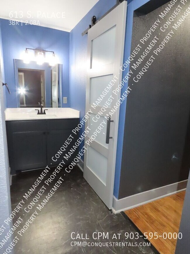 Building Photo - 613 S. Palace-