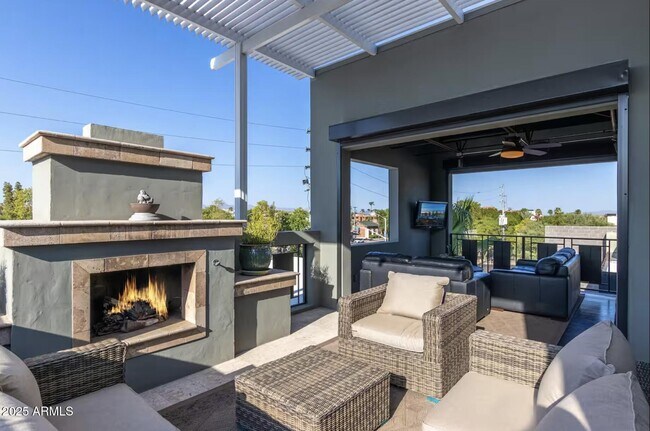 Building Photo - 7020 E 1st Ave