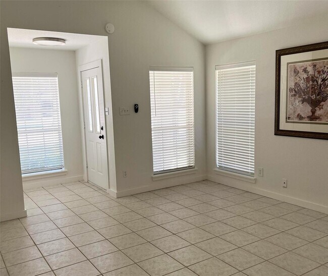 Building Photo - 2238 Pine Cone Dr