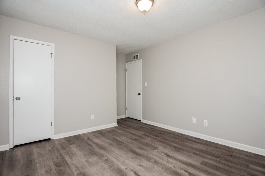 Building Photo - 9453 Forest Knoll Dr