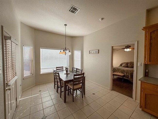 Building Photo - 2409 Saguaro Loop
