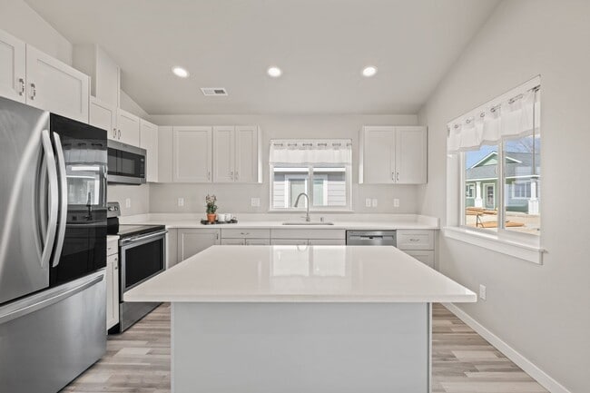 Building Photo - Home for Rent, Moses Lake