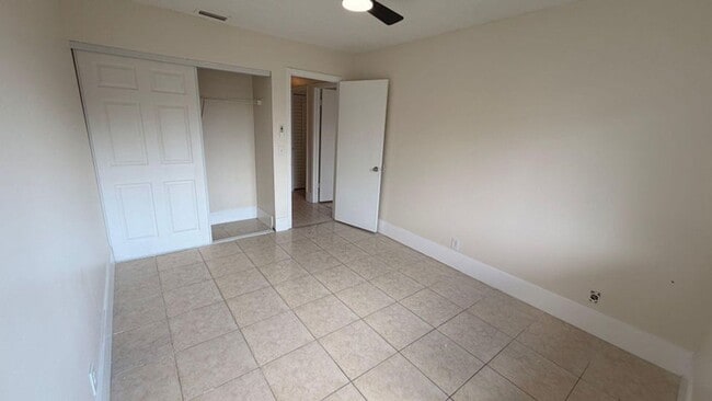 Building Photo - 4774 Orleans Ct