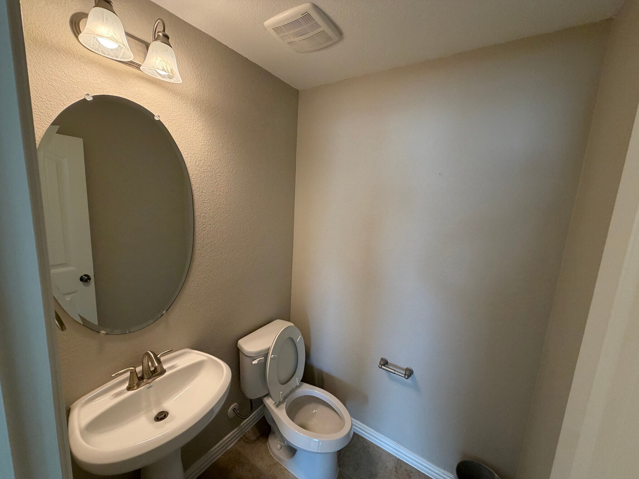 Building Photo - Room in House on Zanna Grace Way