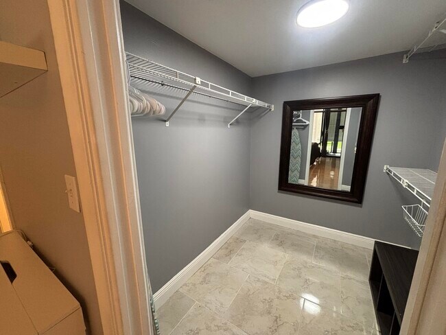 Building Photo - 1705 Presidential Way