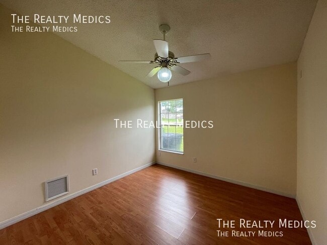 Building Photo - 737 Lagoon Dr