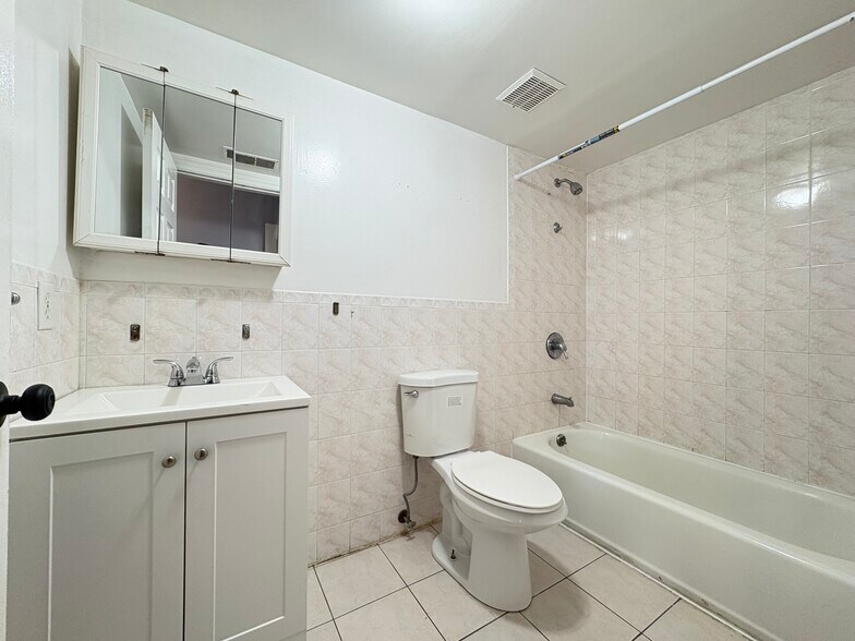 14 Bergen Ave 2 - 7 Bergen Ave