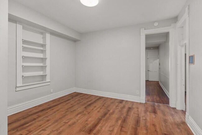 Building Photo - 2139 W Chicago Ave