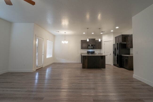 Building Photo - Small Dog Friendly Home With RV Parking