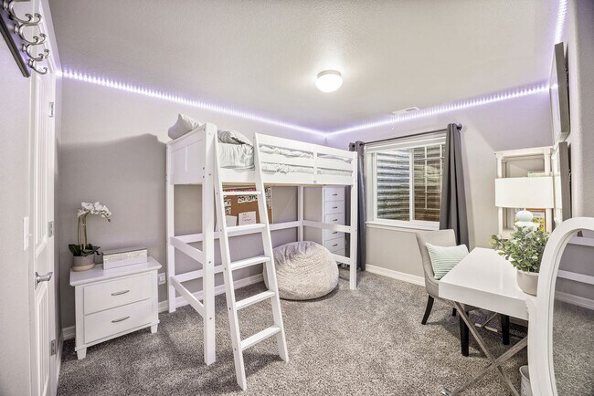 Building Photo - 580 Boxwood Dr