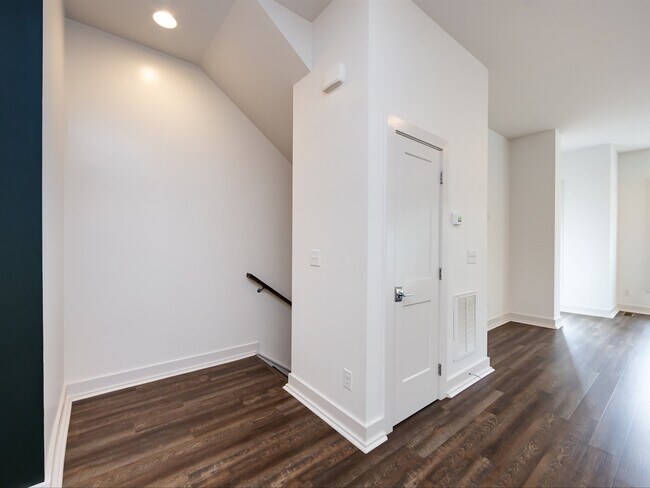 Building Photo - 1207 E 36th St