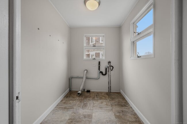 Building Photo - 245 Willetts Ave