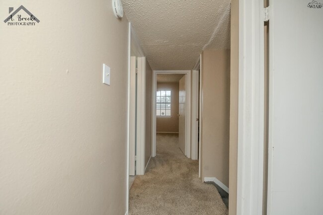 Building Photo - 5222 Jamaica Dr