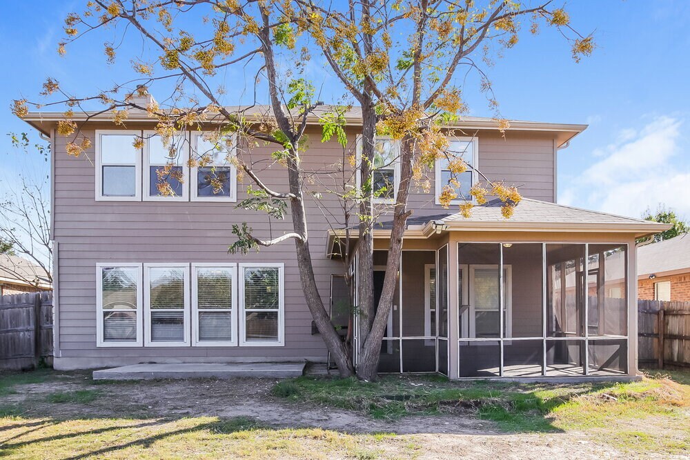 Building Photo - 121 Castle Dr