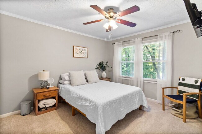 Building Photo - Spacious 4-Bedroom Haven with 3 Full Baths...