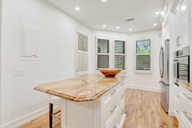 Building Photo - 17565 Ashbourne Ln