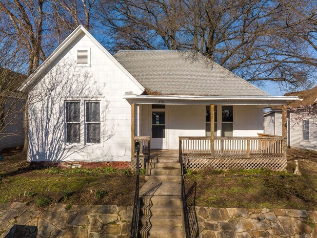 Building Photo - 516 S 17th St
