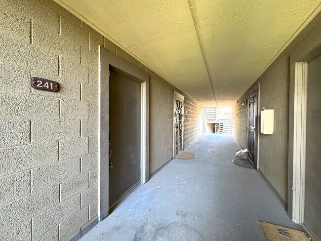 Building Photo - 200 E Southern Ave