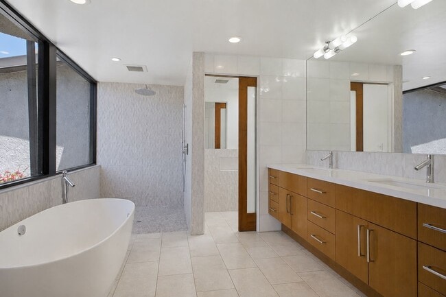 Building Photo - 1255 Rancheros Rd